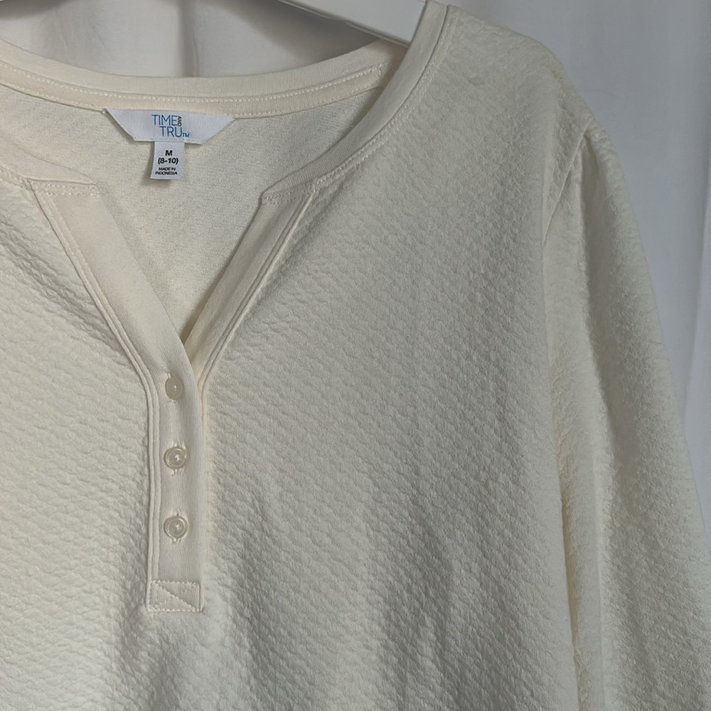 Time and Tru medium cream quarter button up blouse.